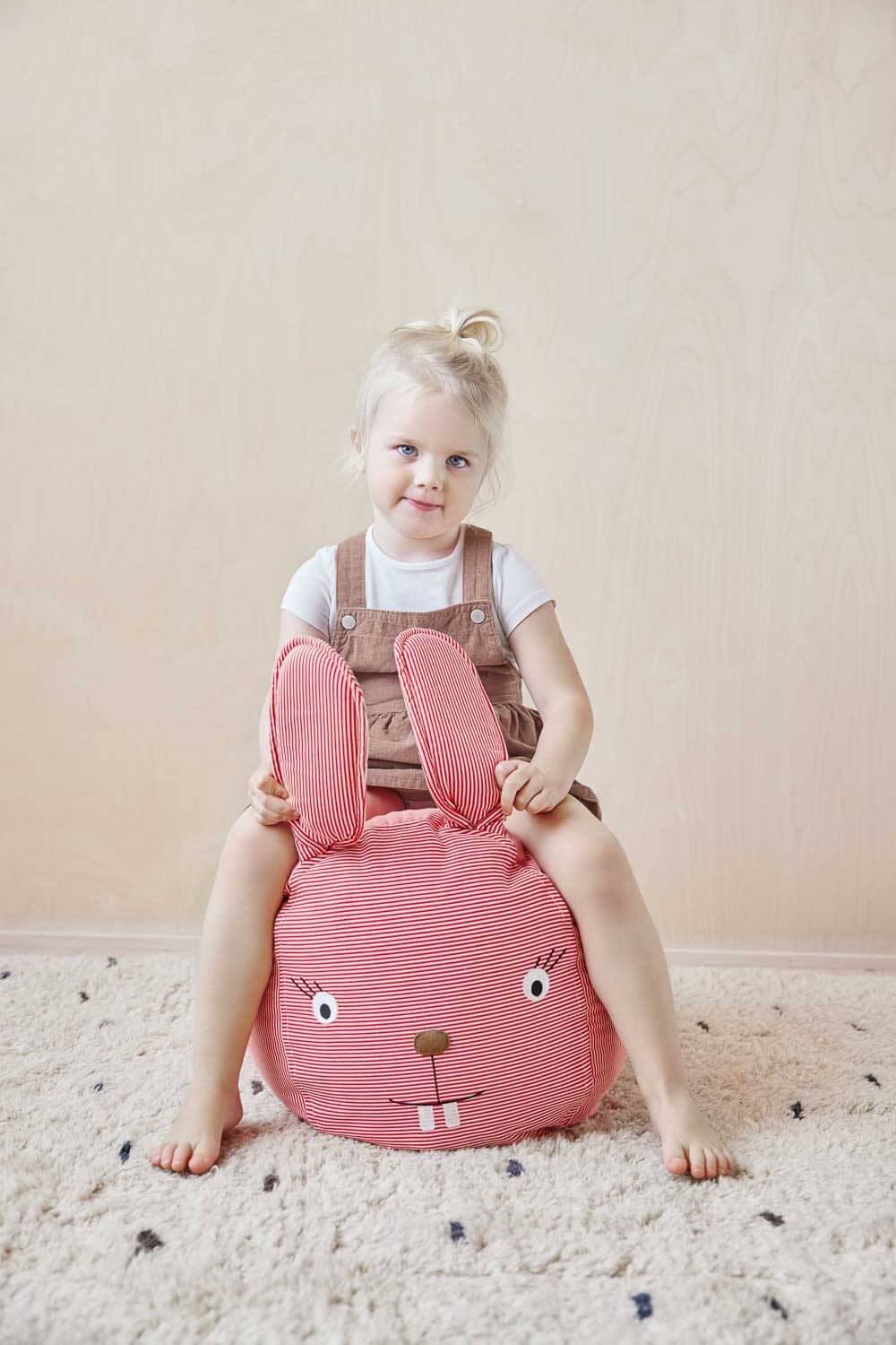 Kindersitzsack "Ride on Rosy Rabbit" 